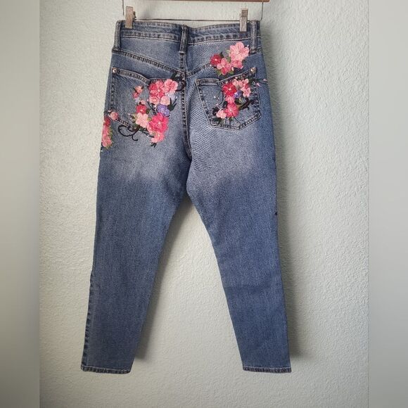 Celebrity Pink RE Gen Ankle Cropped Floral Embroidered Jeans - Picture 4 of 9